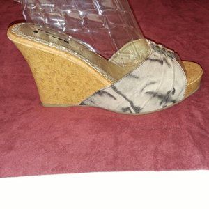 4 for $10 Groove CAMO 4.5" WEDGE SHOES SZ 9